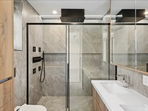 390 Manhattan Avenue image 4 of 6