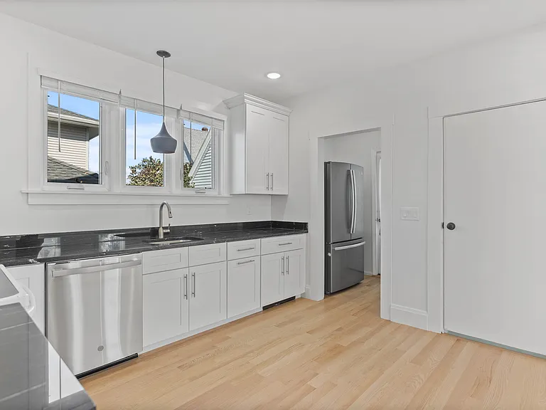 160 Marlboro St — Photo 3