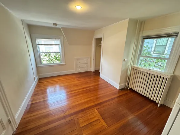 10 Prentiss St #1A, Cambridge, MA 02140