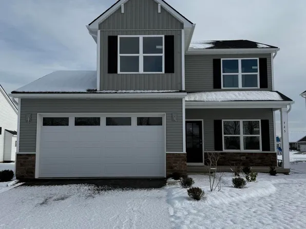 725 W Ironwood Dr, Rossford, OH 43460