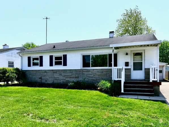 129 E McKenzie Rd, Greenfield, IN 46140