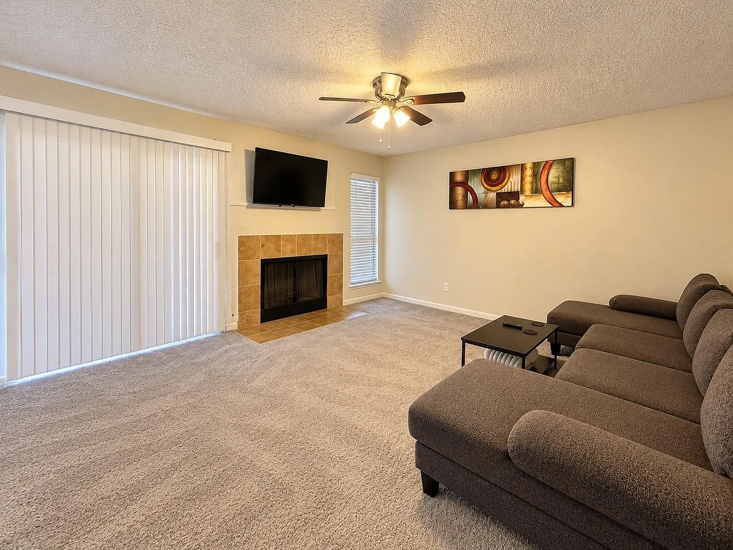 1 bed, 1.0 bath, 804 sqft, $1,200 — Photo 1