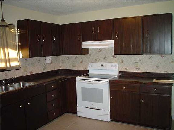 3rd image of 3144 S Sheridan Ave