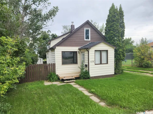 634 2nd Street, Estevan, SK S4A 0K9