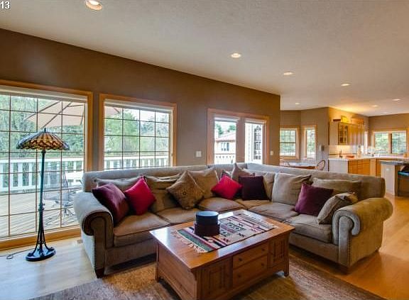 4th image of 2047 Wellington Dr