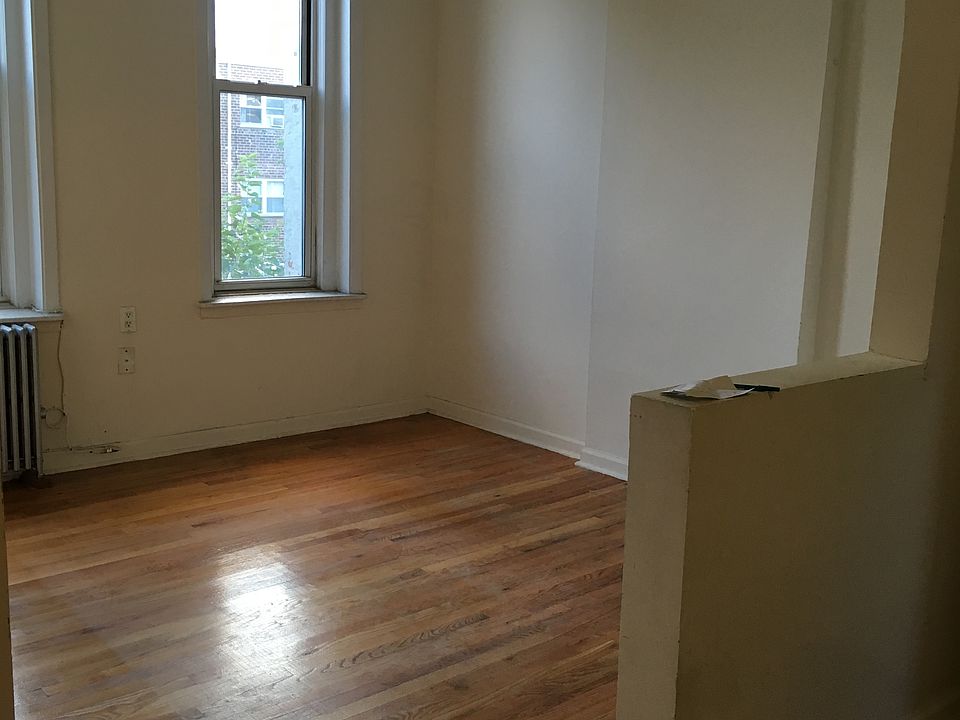 2nd image of 2610 Hoyt Ave S #3R