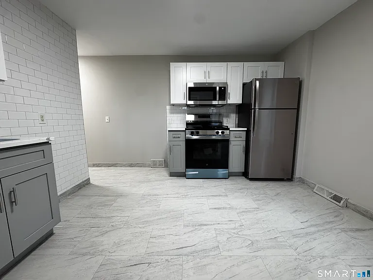 45-51 Cowles St #45 — Photo 3
