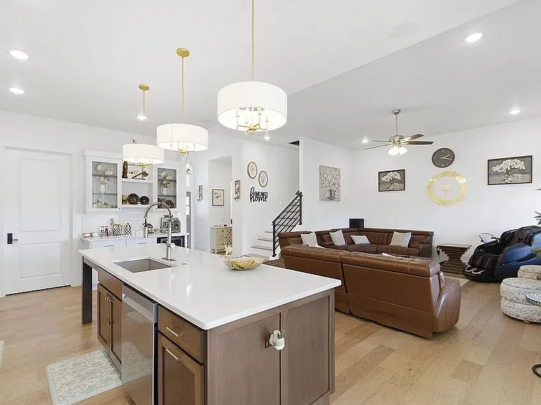 703 S Hickory Dr — Photo 13