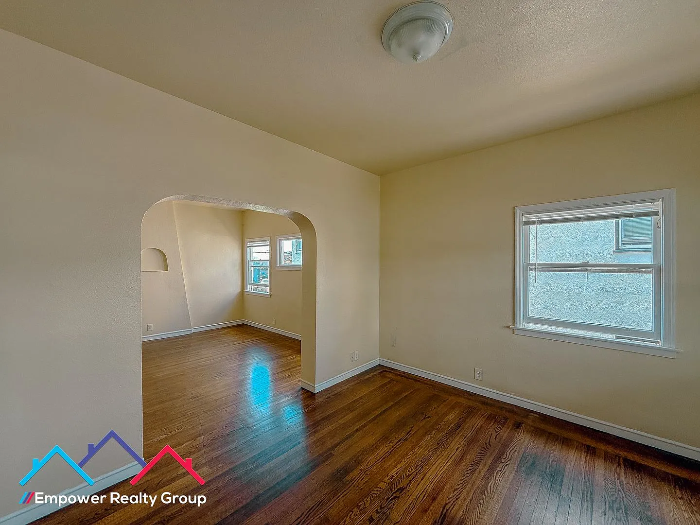 3 bed 2 bath Apartment in the Fruitvale District of Oakland — Photo 2
