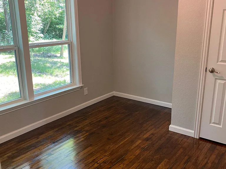 1321 E Cherry St — Photo 7