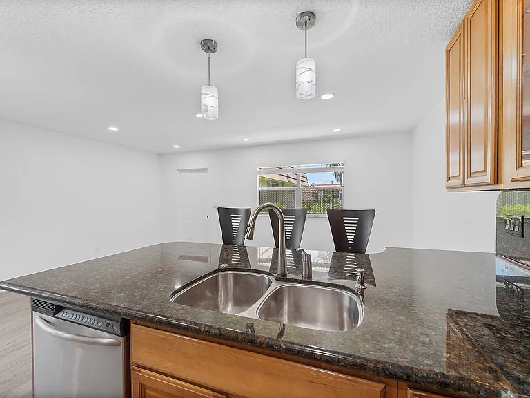 154 Seville Ln #G — Photo 19
