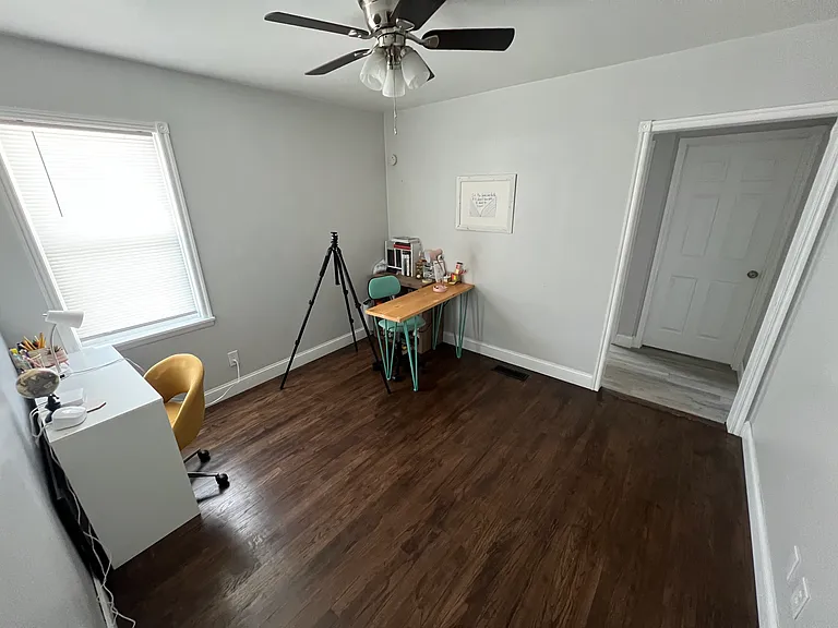 124 W Hartman Ave — Photo 6