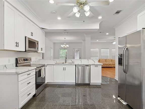 3rd image of 3704 Lake Des Allemands Dr