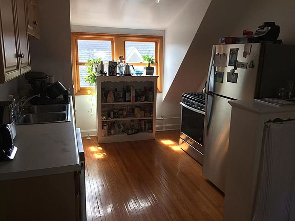 4th image of 3535 Irving Ave S #3