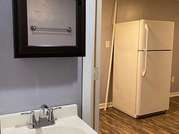 3rd image of 113 S Main St #3