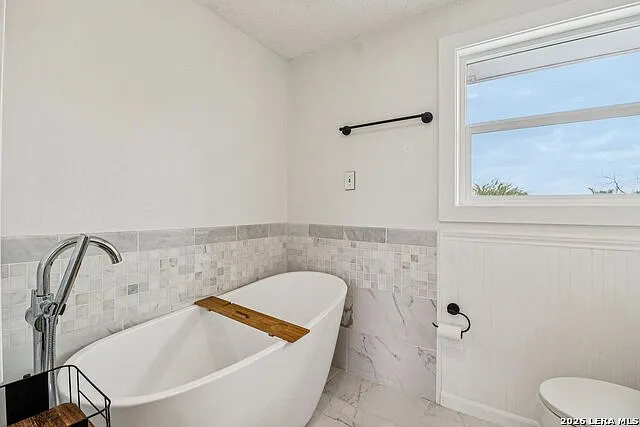 302 Weathercock Ln — Photo 20