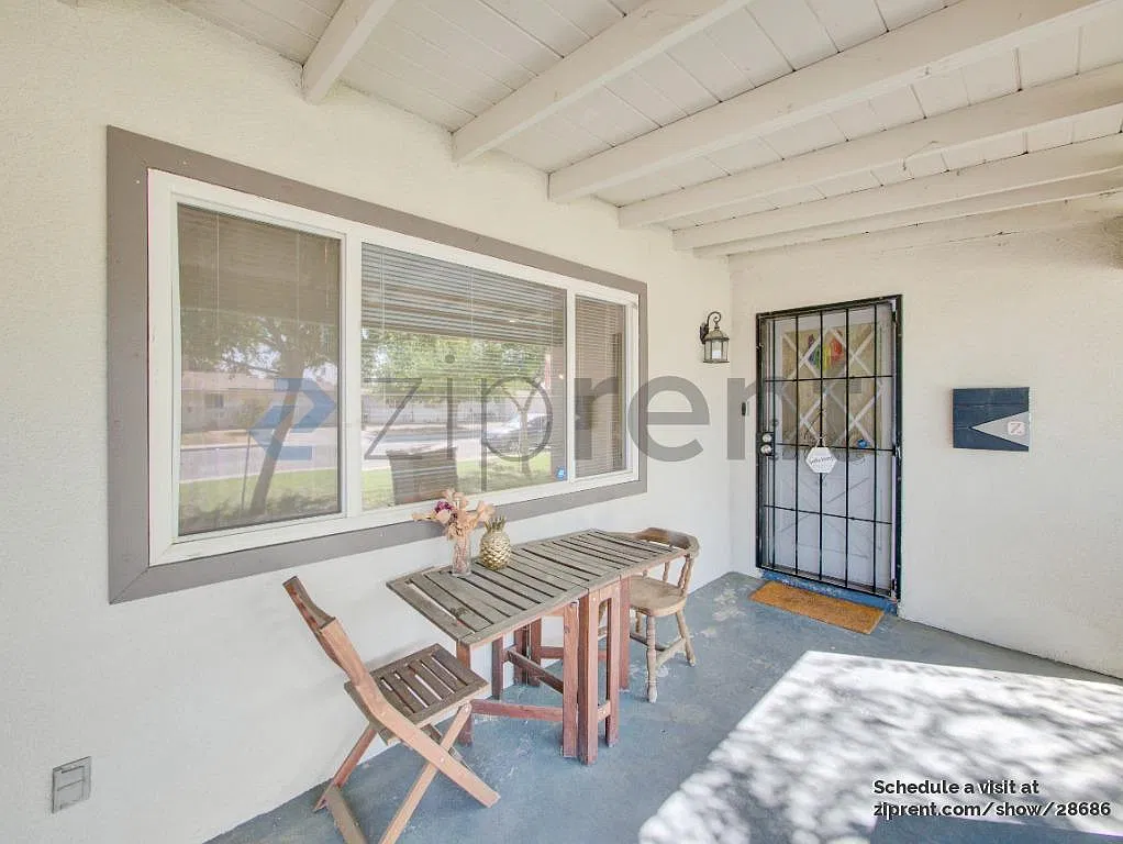 3 bed, 1202 sqft, $2,035 — Photo 4