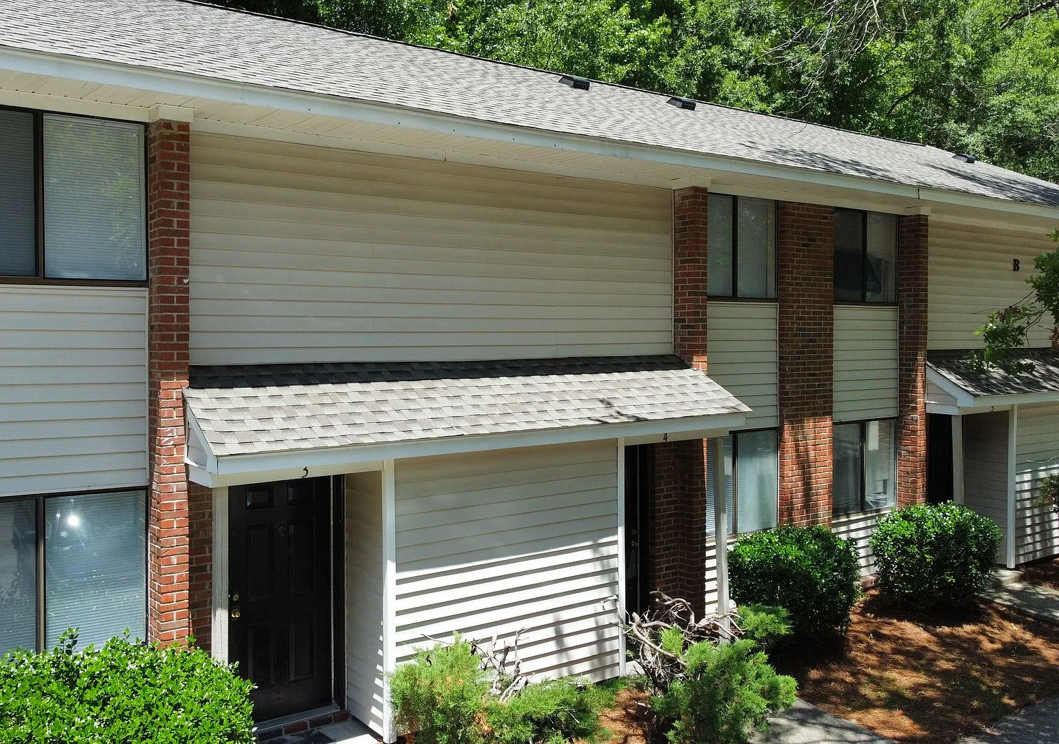 Oakview Townhomes — Photo 2