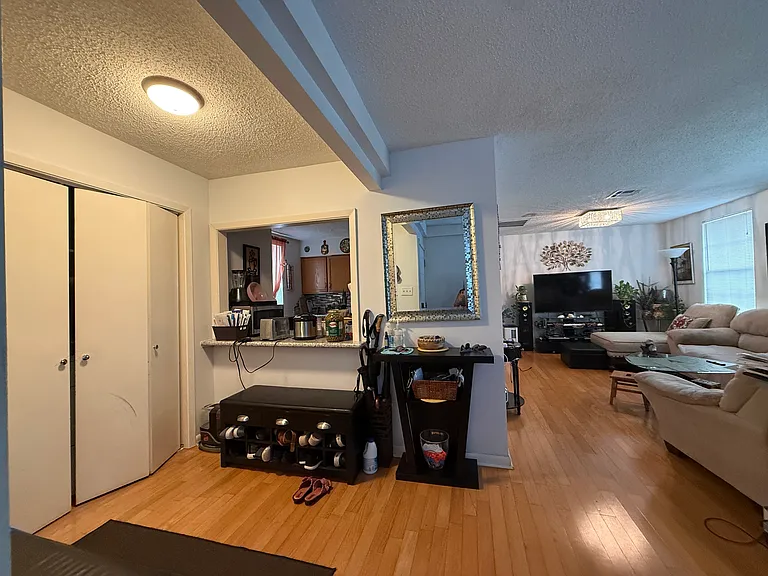 5909-11 General Haig St #5911 — Photo 2