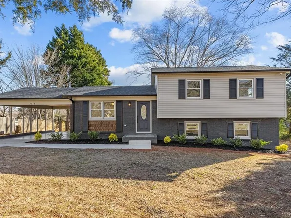 2215 Stonehaven Rd, Kernersville, NC 27284
