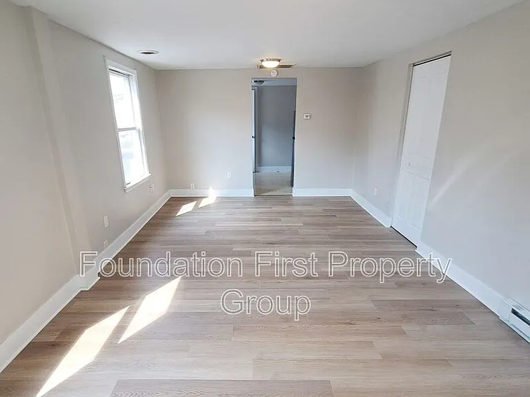 23 Mount Royal Ave — Photo 4