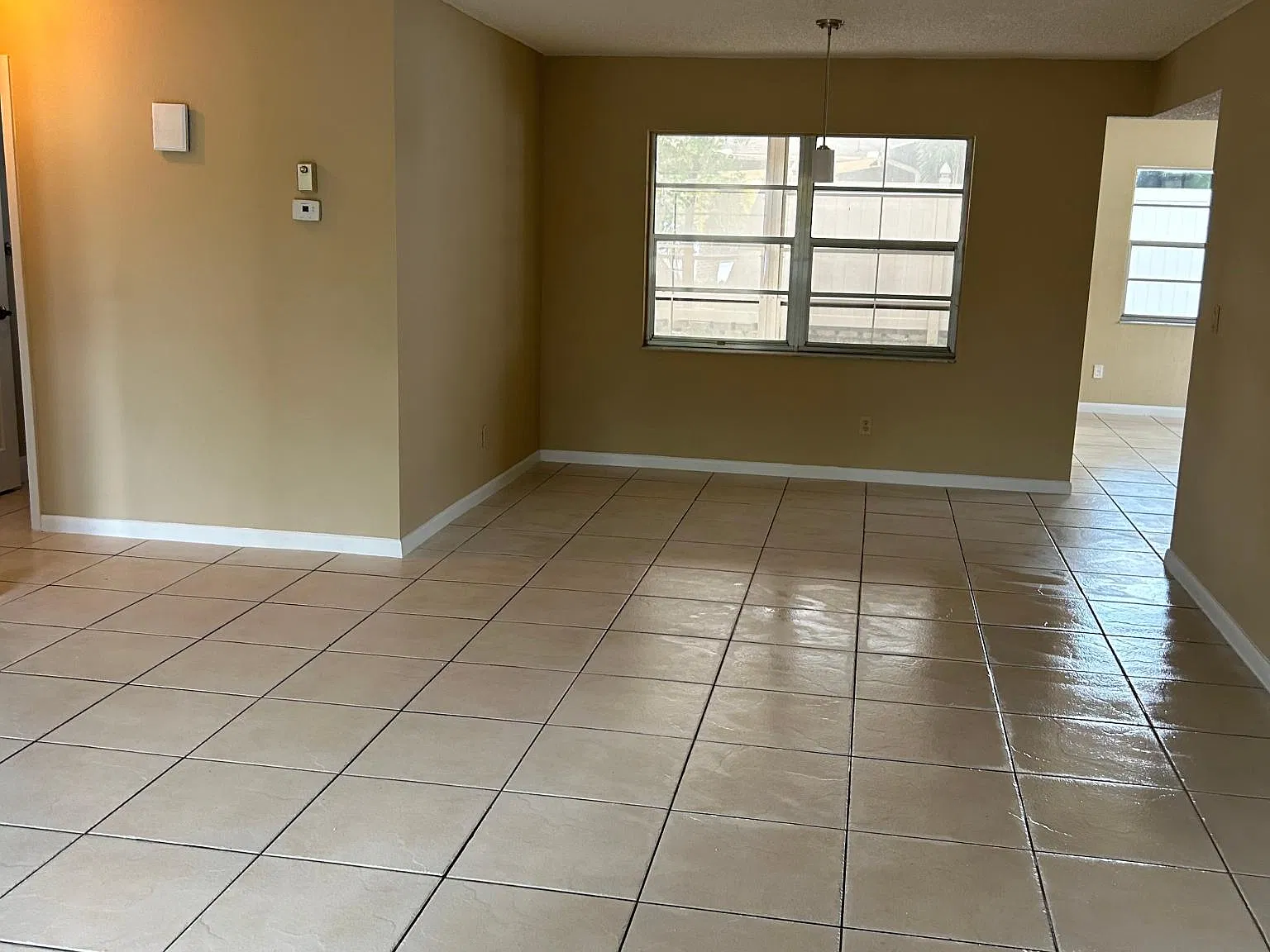 2 bed, 1272 sqft, $1,600 — Photo 3