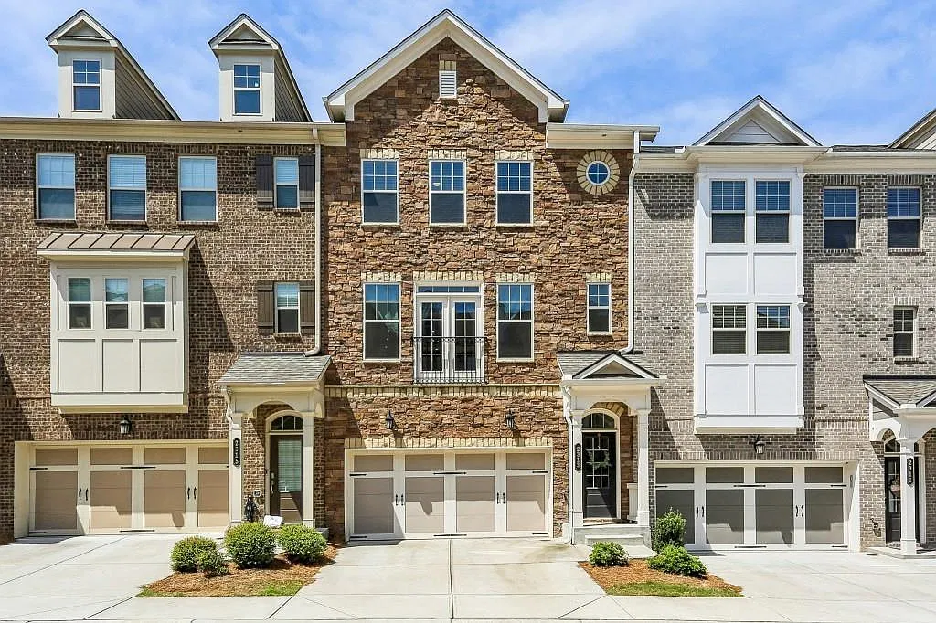 3 bed, 3.5 bath, 2112 sqft, $3,500 — Photo 1