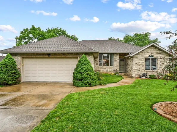 2239 W Hanover Street, Springfield, MO 65807