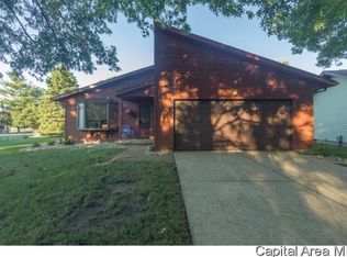 4 Red Oak Ln, Springfield, IL 62712