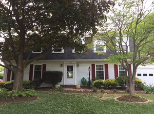 6826 Beechview Dr, Falls Church, VA 22042