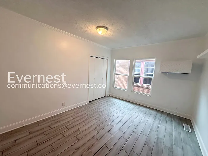 1402 Avenue E — Photo 11