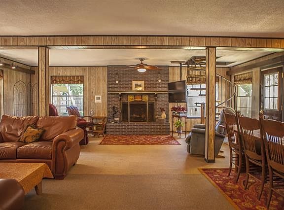 2nd image of 124 Midway Cir