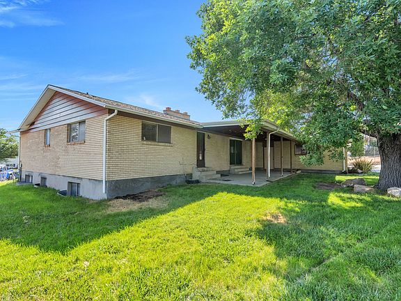 5th image of 3382 S Sharon Cir