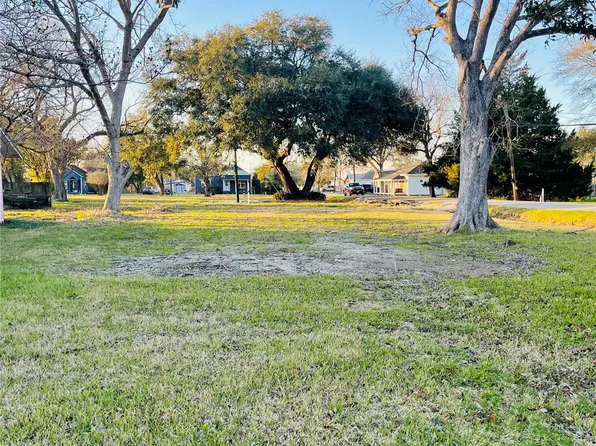 103 E Cypress St, Port Neches, TX 77651