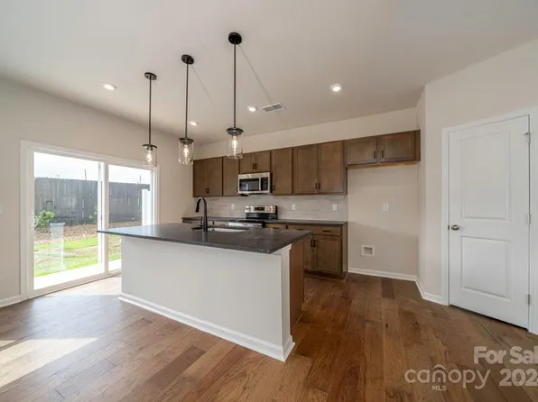 3151 Hutton Gardens Ln, Charlotte, NC 28269