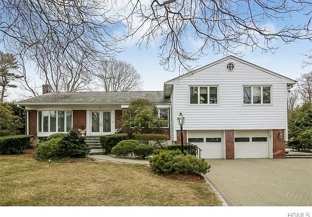 Meticulously maintained home in Edgemont School district