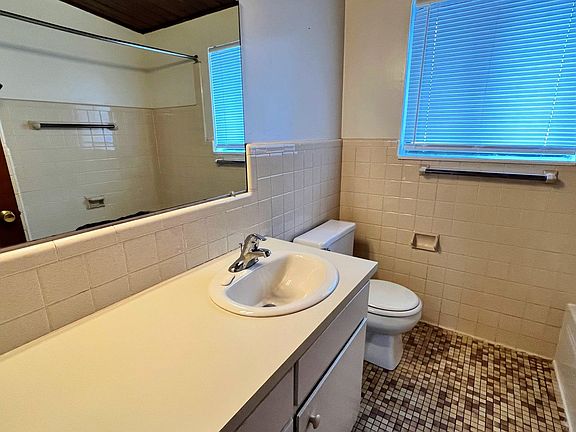 5th image of 1317 Northfield Ave NE #1319