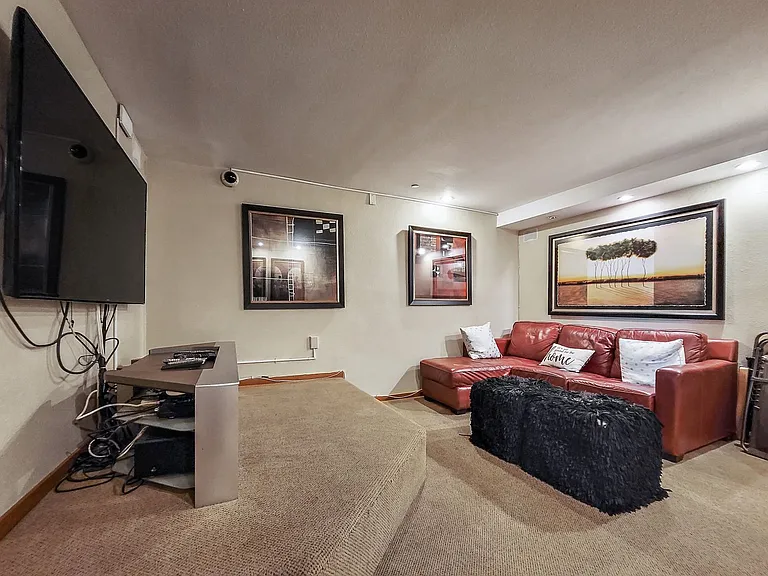 412 11th Ave #9 — Photo 11