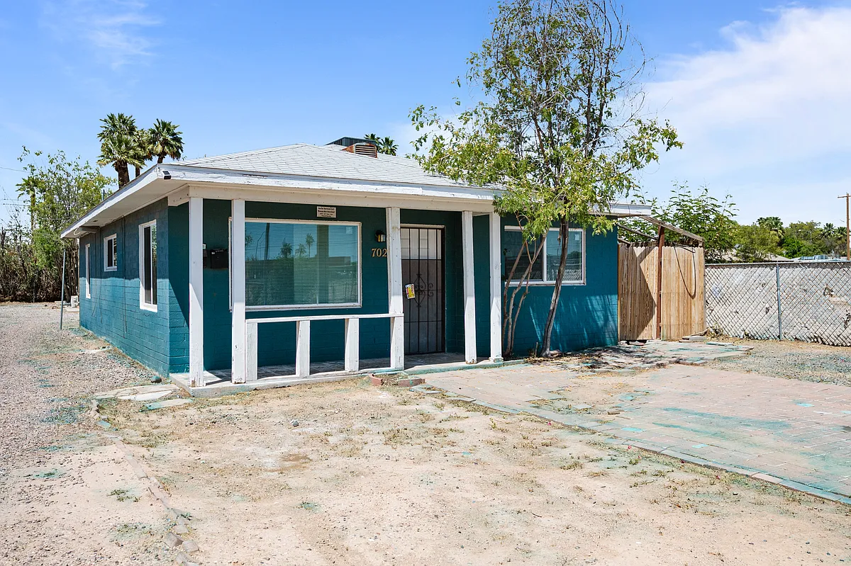 Building Photo - 702 W Pepper Pl #1