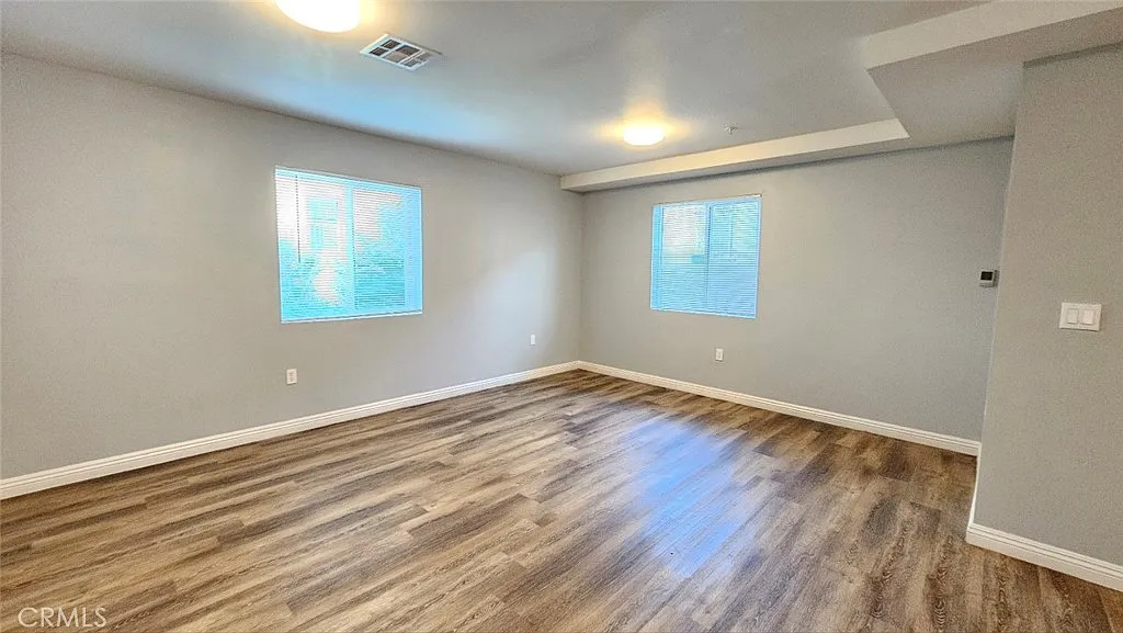 5 bed, 2302 sqft, $3,900 — Photo 3