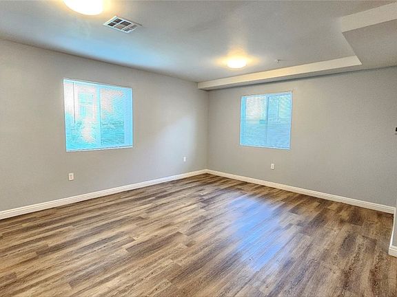 3rd image of 213 W 43rd Pl