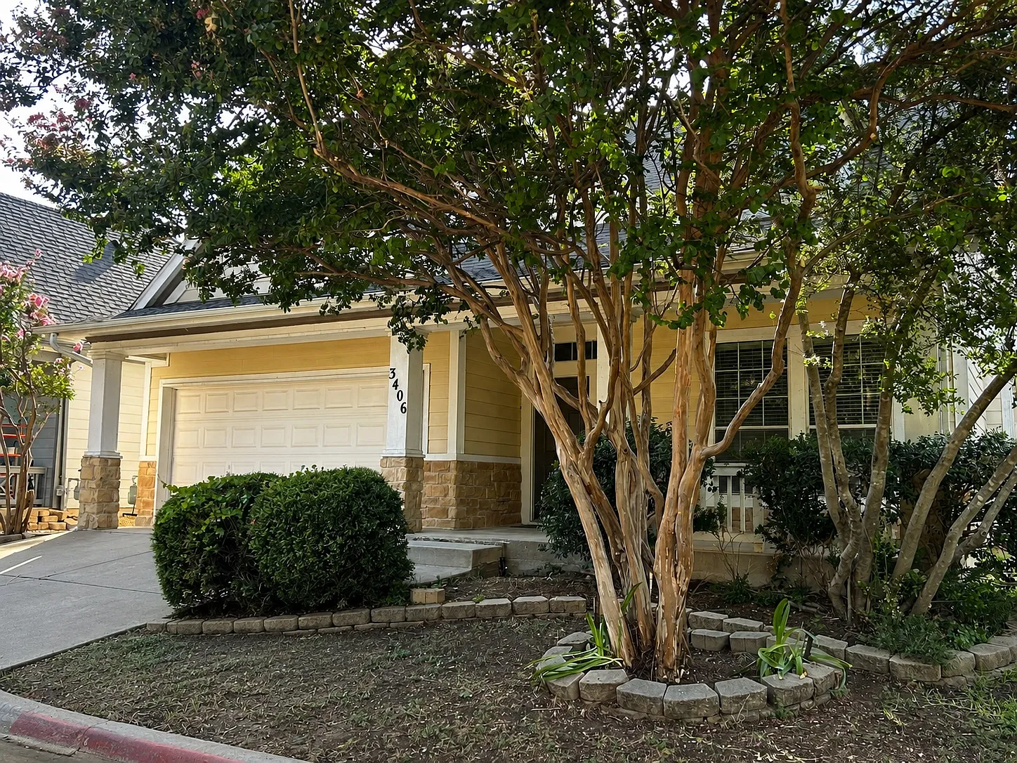3 bed, 2006 sqft, $2,450 — Photo 2