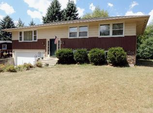 1845 Center Dr, Carpentersville, IL