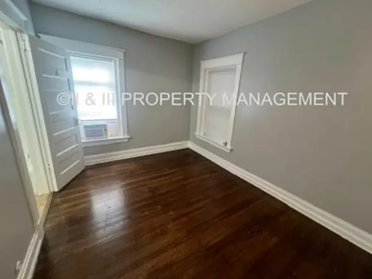 219 W 37th St #2E — Photo 4