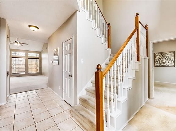 5th image of 10701 Columbia Dr