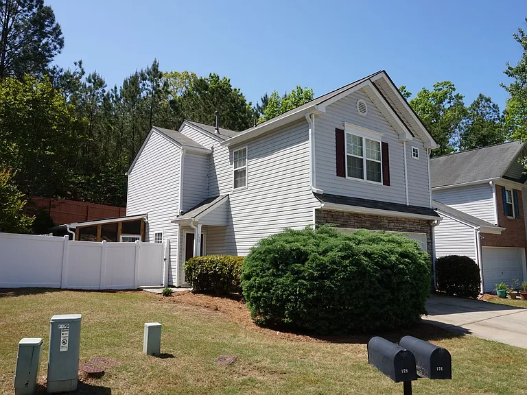 176 Oak Grove Pl — Photo 2