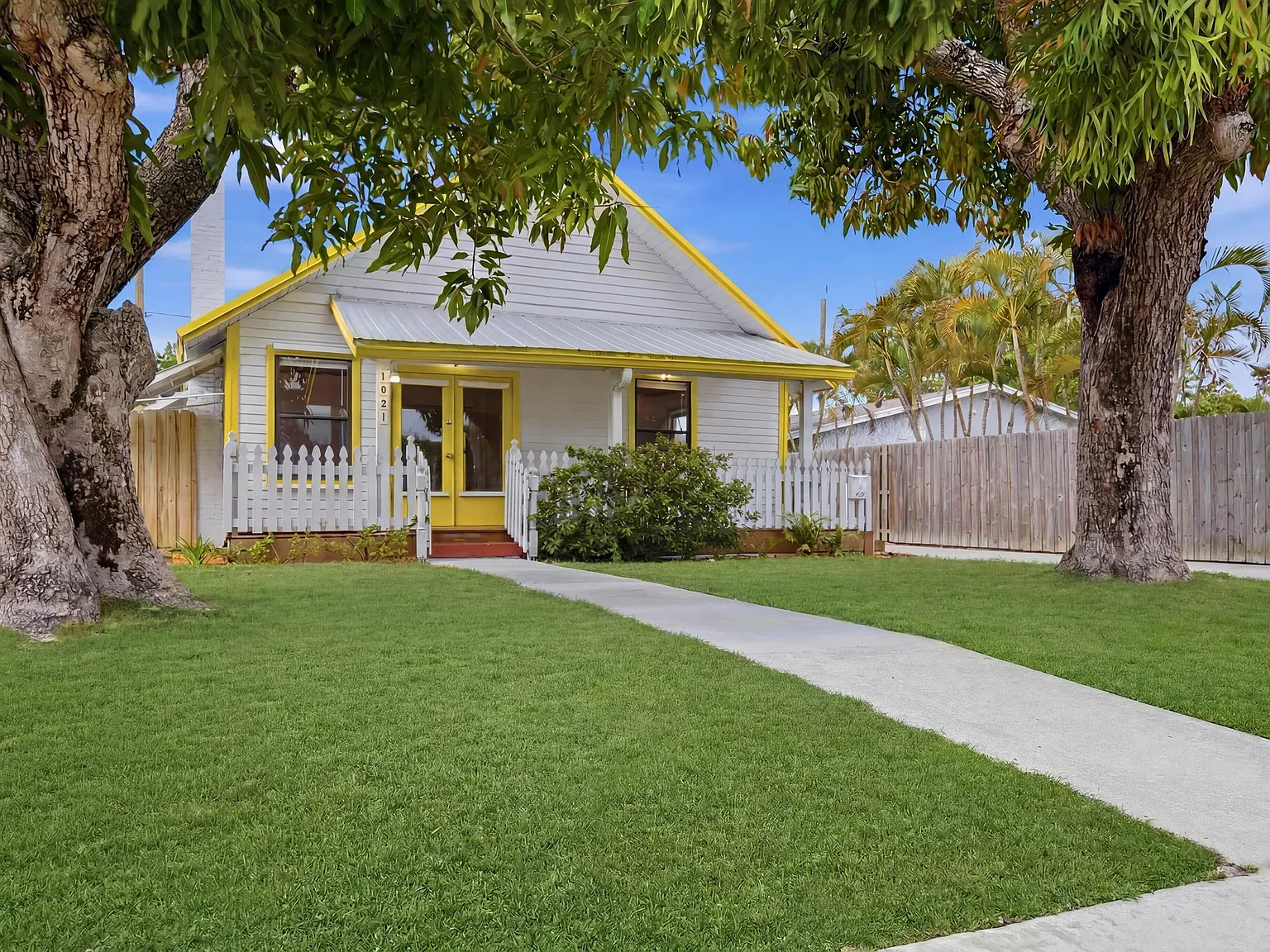 3 bed, 3.0 bath, 1244 sqft, $3,500 — Photo 4