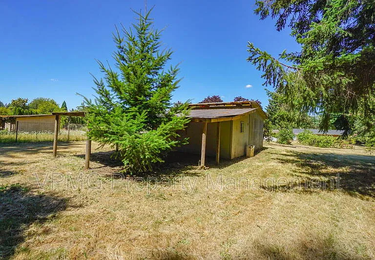 19505 NE 11th St — Photo 43