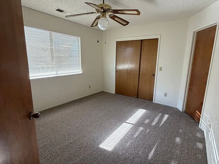1635 E Eastbrook Ave — Photo 14