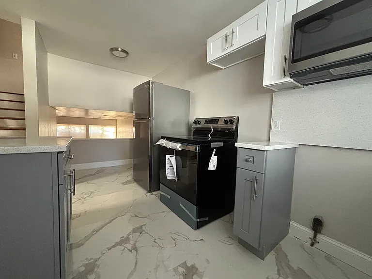 559 Sherman Pkwy #R — Photo 3